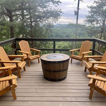 Villa Whiskey Ridge 3 Bdrm Cabin-Firepit, Fenced Yard, Hot Tub Pigeon Forge Exterior foto